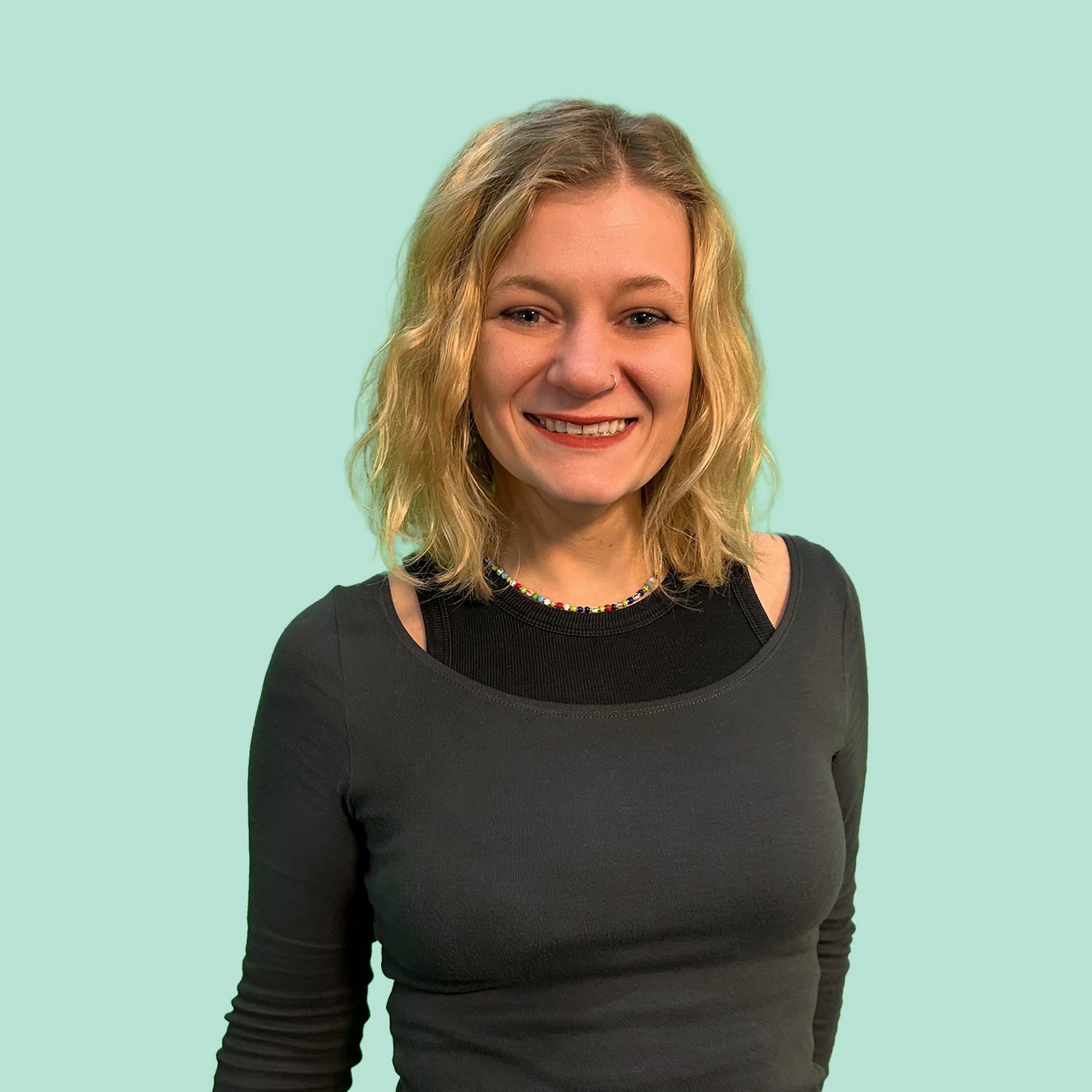 [Translate to English:] Portraitfoto von Jennifer Schügerl