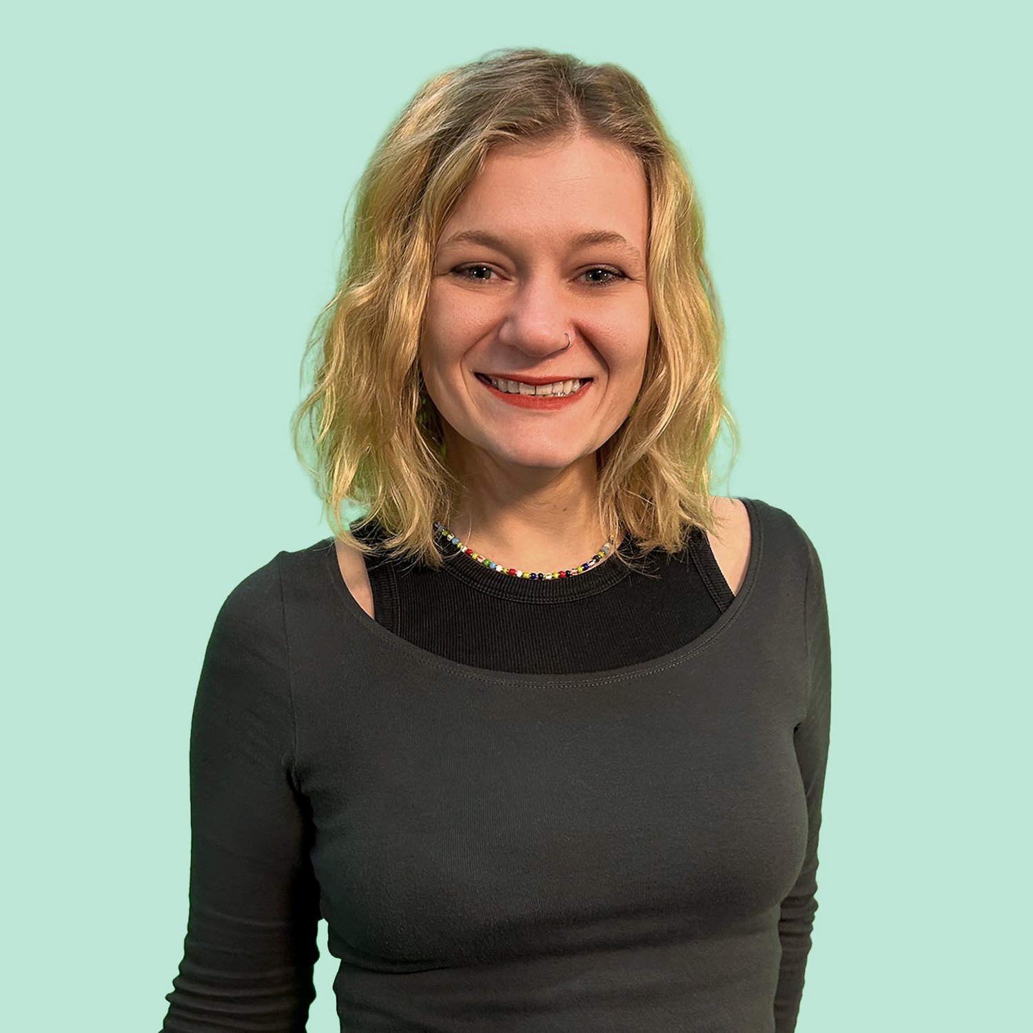 [Translate to English:] Portraitfoto von Jennifer Schügerl