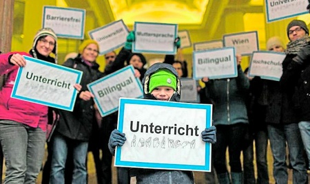 Demo-Schilder für bilingualen Unterricht