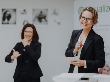Sabine Zeler und Marietta Adlbrecht