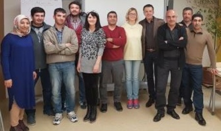 Lehrer_innen aus der Türkei waren im Rahmen eines EU-Projekts zum Erfahrungsaustauschbei uns, um mehr über die Praxis von Kursen in Gebärdensprache zu erfahren.