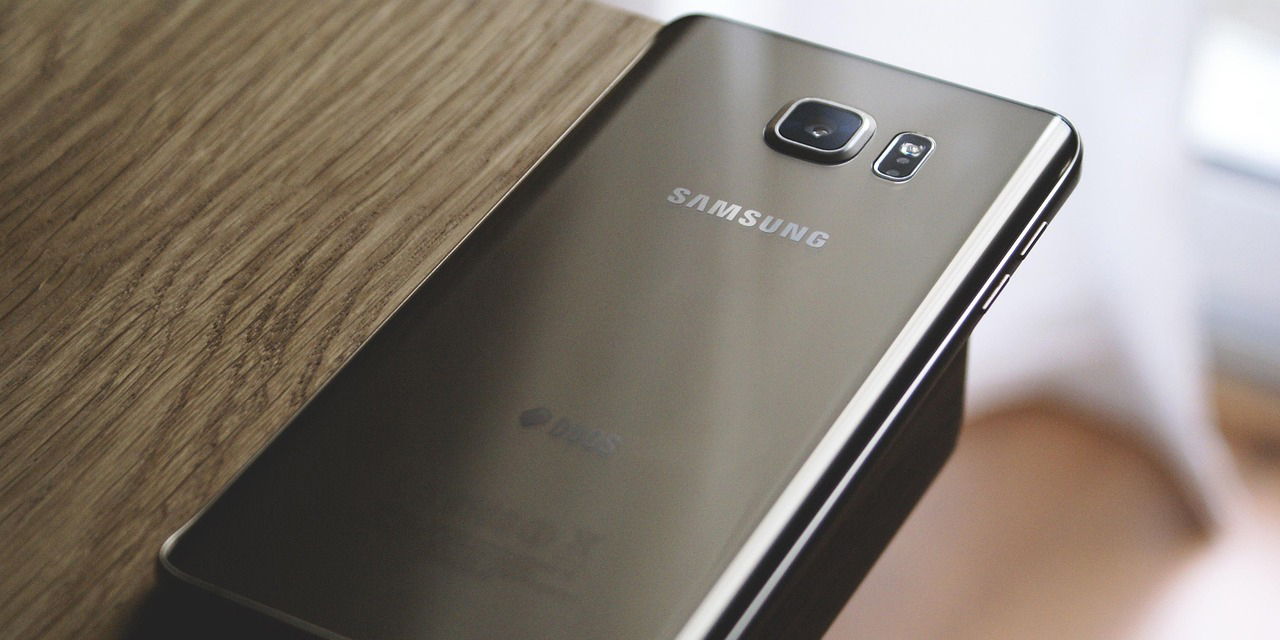 Rückseite eines Samsung Smarthphones