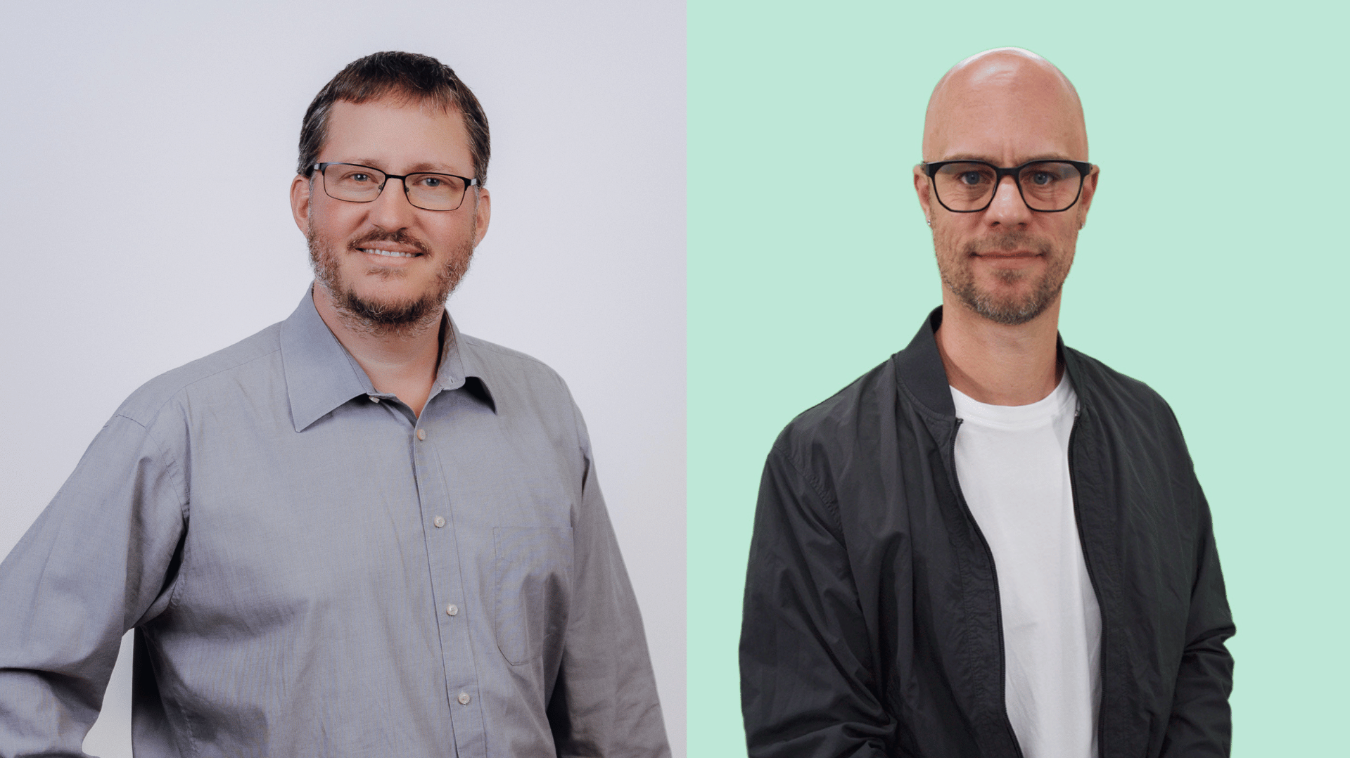 Zu sehen sind 2 Männer im Portraitformat. Links Matthias Fenkart in grauem Hemd mit Brille und kurzen dunkelblonden Haaren, freundlich lächelnd. Rechts Thorben Pachler mit offenem blauen Hemdn, darunter ein weißes T-Shirt. Er trägt eine Brille und einen kurzen Bart und hat eine Glatze.